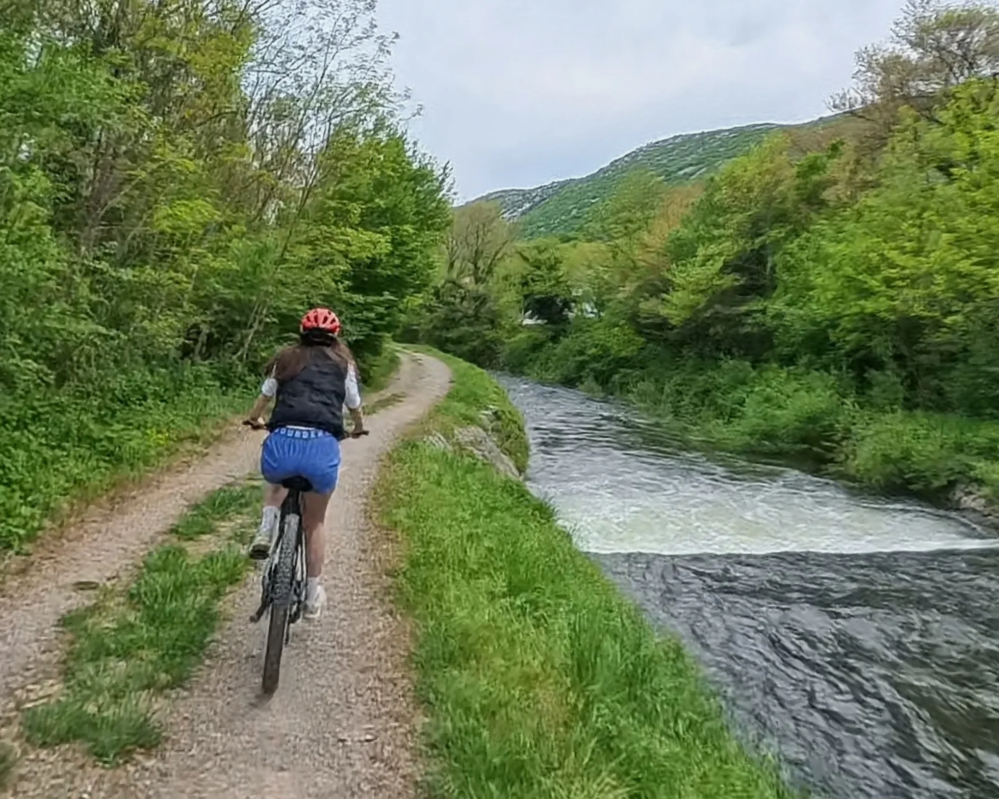 E-Bike ride by the river